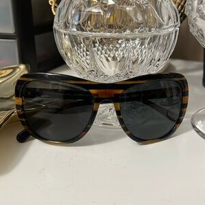 Coach HC8202 L1629 Sun Glass